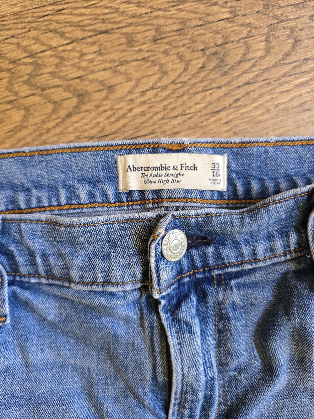 Abercrombie & Fitch The Ankle Straight Ultra High Rise Jeans